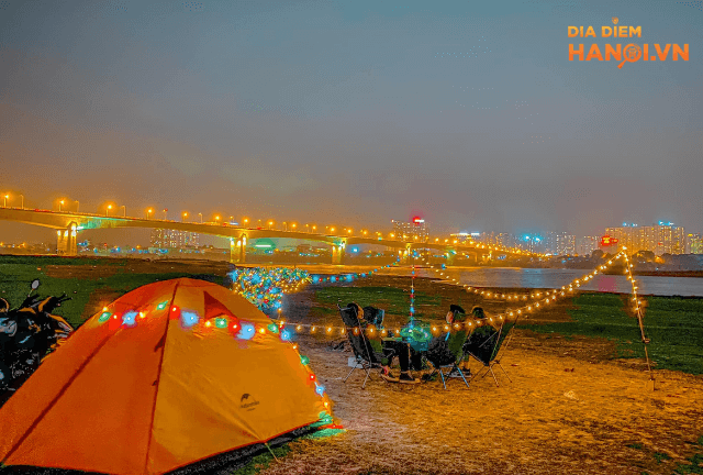 Trải nghiệm cảm giác cắm trại cực chill tại chân cầu Vĩnh Tuy 