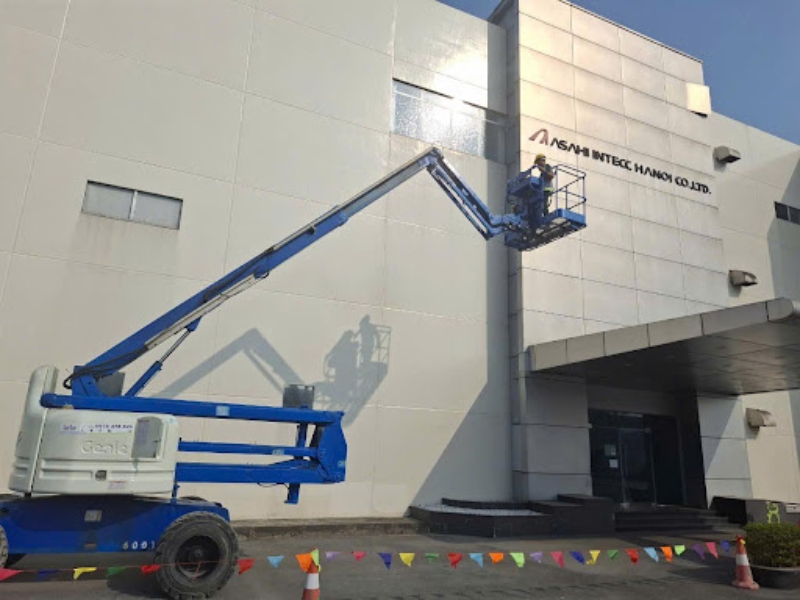 Cho thuê xe nâng người boomlift chuyên nghiệp tại Hà Nội